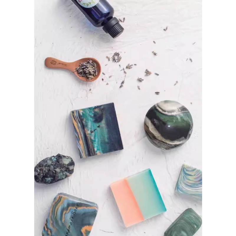 エッセンシャルオイルを使ったDIY香りの石鹸作りブック：ナナ - Soap Making Recipe Book のレビューと価格